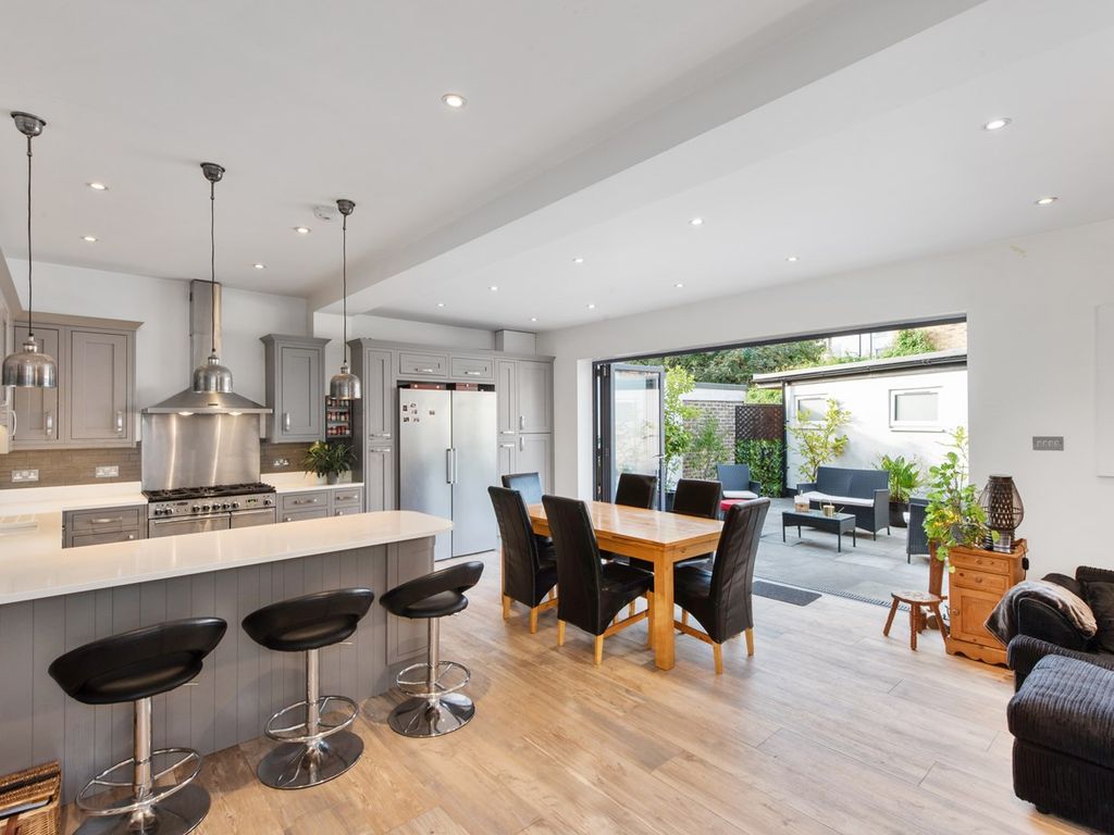 4 bed end terrace house for sale in Clifton Avenue, Askew Village, Shepherd