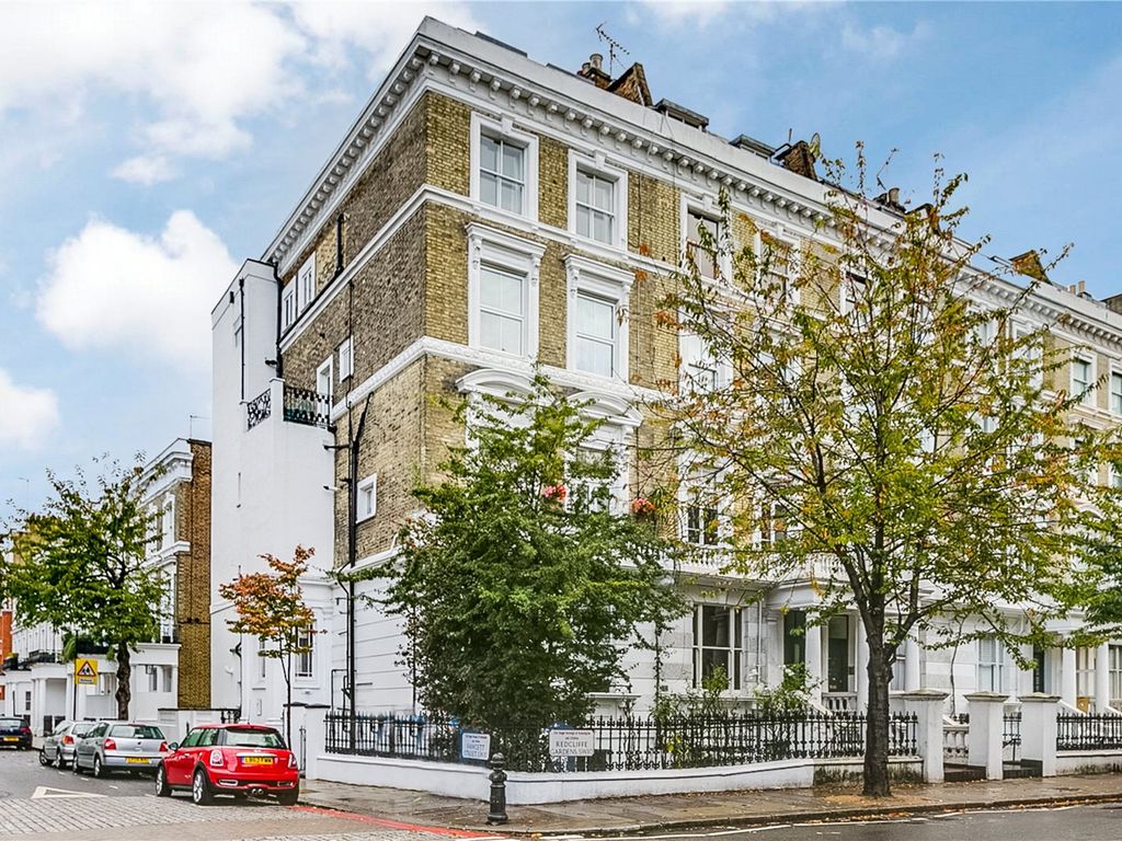 2 bed flat for sale in Redcliffe Gardens, London SW10, £725,000