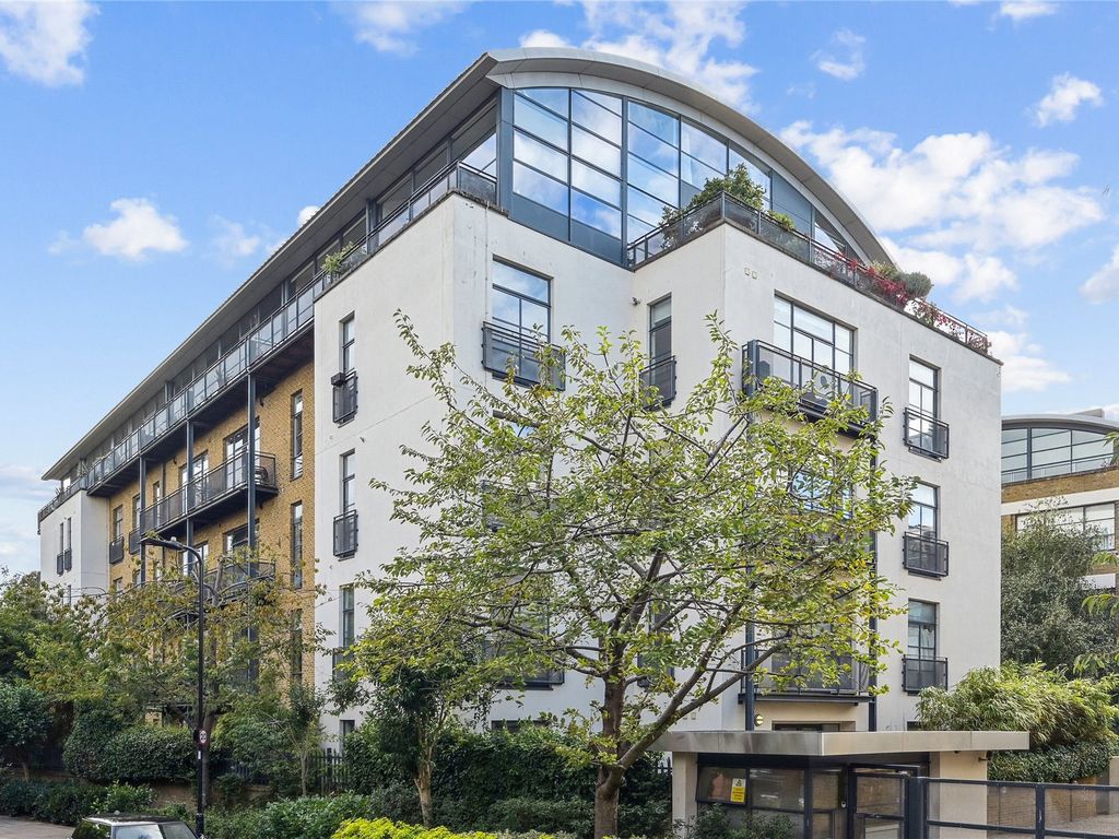 2 bed flat for sale in Chiswick Green Studios, 1 Evershed Walk, Chiswick, London W4, £800,000