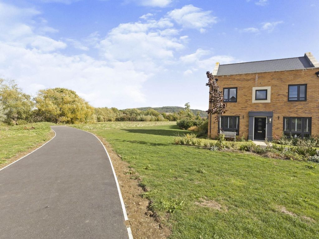 4 bed detached house for sale in Bishop's Cleeve, Cheltenham GL52, £455,000