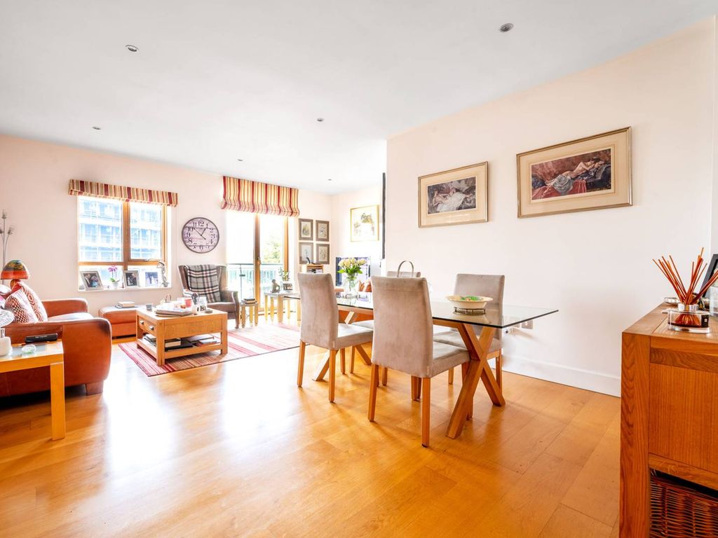 3 bed flat for sale in Epsom Road, Guildford GU1, £700,000