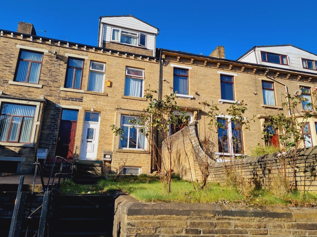 4 bed terraced house to rent in St. Marys Road, Manningham, Bradford BD9, £1,500 pcm