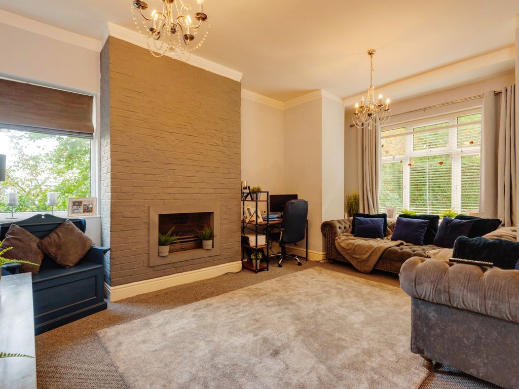 2 bed flat for sale in Congleton Road, Alderley Edge SK9, £350,000
