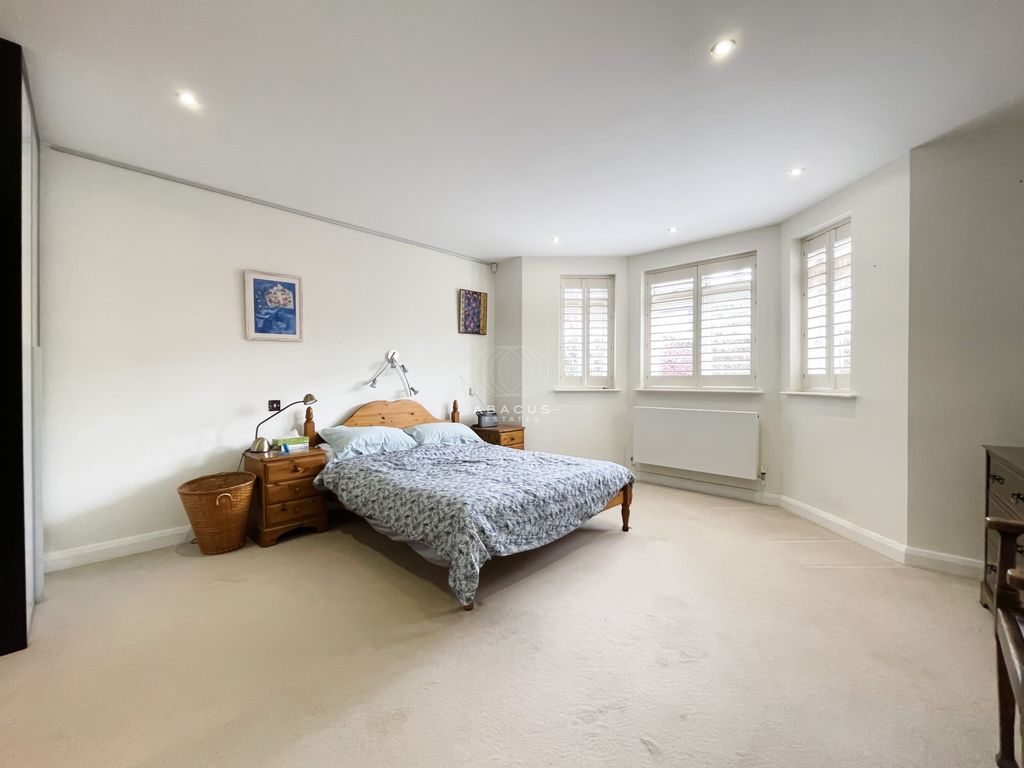 3 bed flat for sale in Aston Court, Aylestone Avenue, Brondesbury Park NW6, £950,000