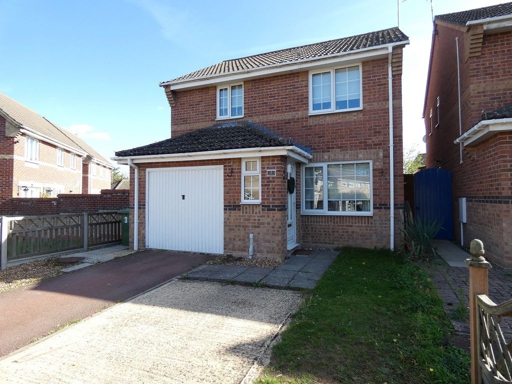 3 bed detached house to rent in Bluebell Close, Thetford IP24, £1,150 pcm