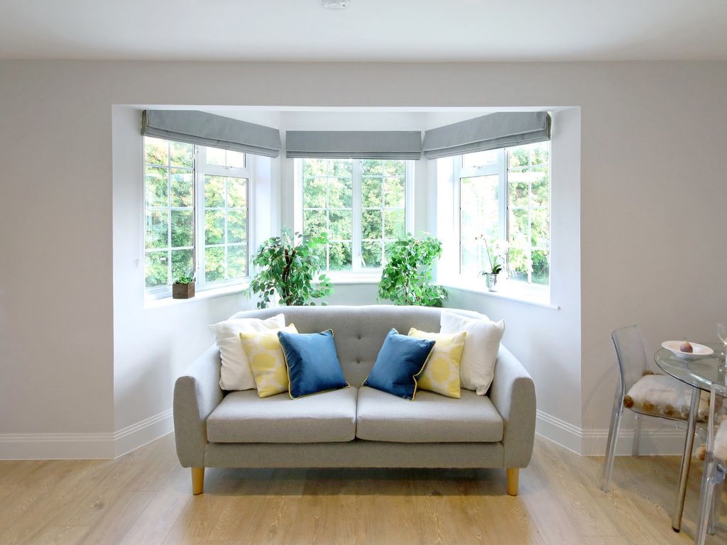 2 bed flat for sale in Amersham Road, Beaconsfield HP9, £399,000