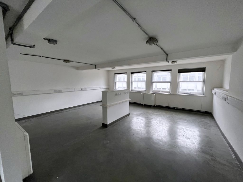 Office to let in 4th Floor, 5 Charterhouse Buildings, Barbican, London EC1M, £14,520 pa
