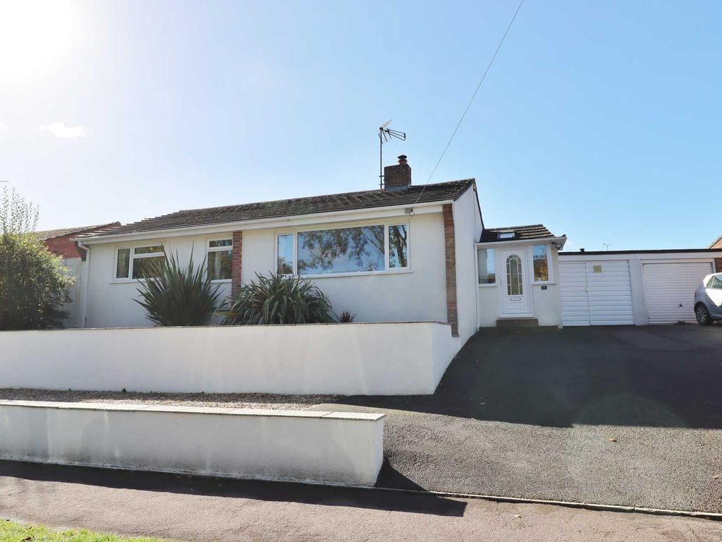3 bed detached bungalow for sale in Taskers Lane, Burbage SN8, £499,950