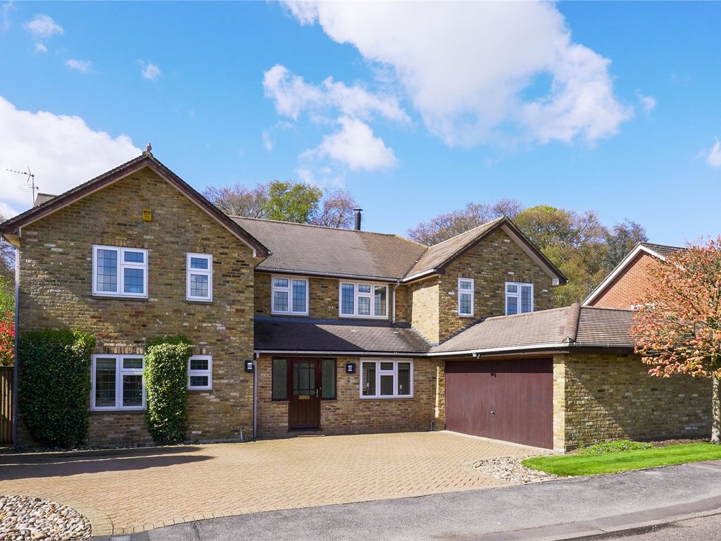 5 bed detached house for sale in Manor Close, Prestwood, Great Missenden, Buckinghamshire HP16, £1,295,000
