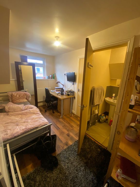 8 bed terraced house to rent in Hubert Road, Birmingham B29, £3,328 pcm