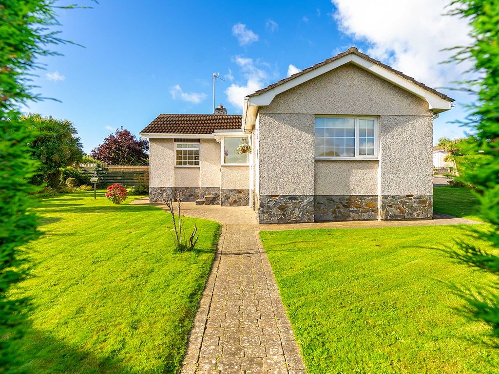 3 bed detached bungalow for sale in 5, Meadow Court, Ballasalla IM9, £349,950