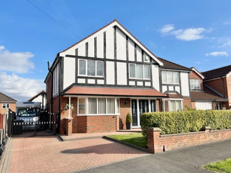 5 bed detached house for sale in Edinburgh Drive, Holton-Le-Clay, Grimsby DN36, £395,000