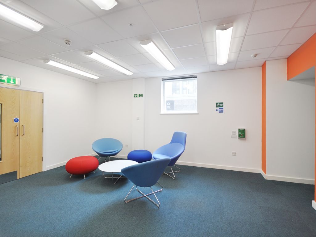 Office to let in Great West Road, Brentford TW8, £5,520 pa