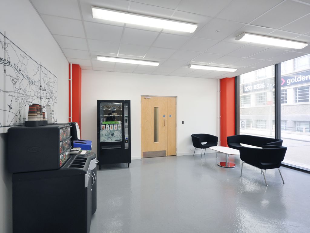 Office to let in Great West Road, Brentford TW8, £5,520 pa