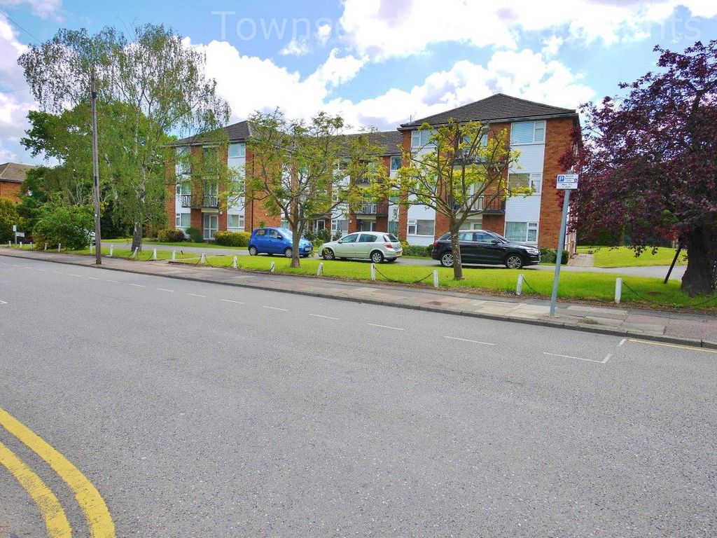 2 bed flat for sale in Sandy Lodge Court, Sandy Lodge Way, Northwood HA6, £450,000