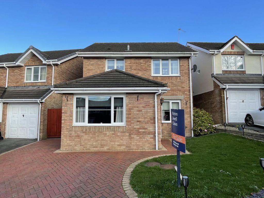 3 bed detached house for sale in Maes-Yr-Eirlys, Broadlands, Bridgend County. CF31, £280,000