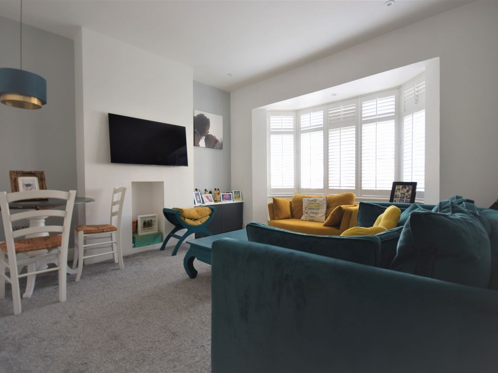 3 bed flat to rent in Collingtree Road, Sydenham SE26, £1,950 pcm