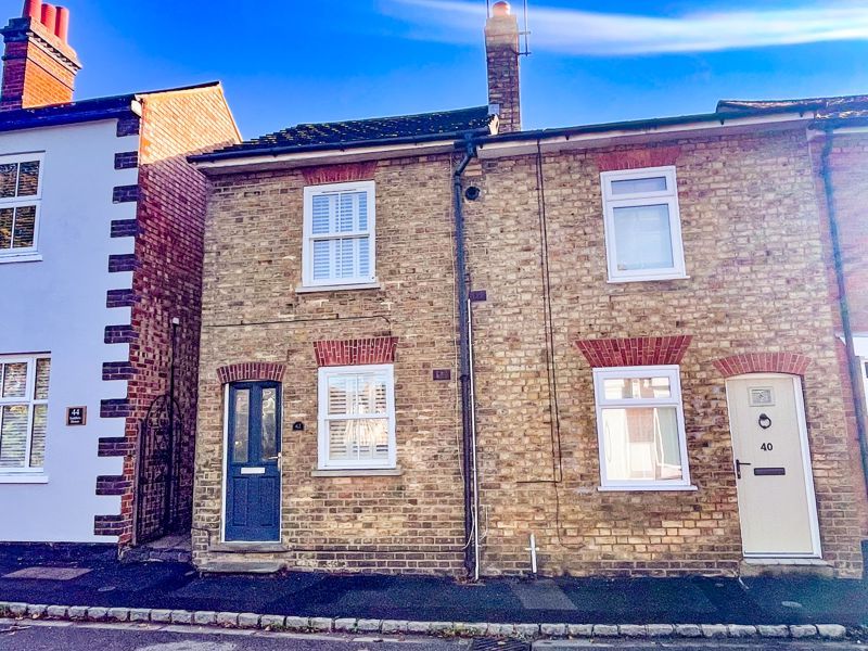 2 bed end terrace house for sale in High Street, Wing, Leighton Buzzard LU7, £235,000