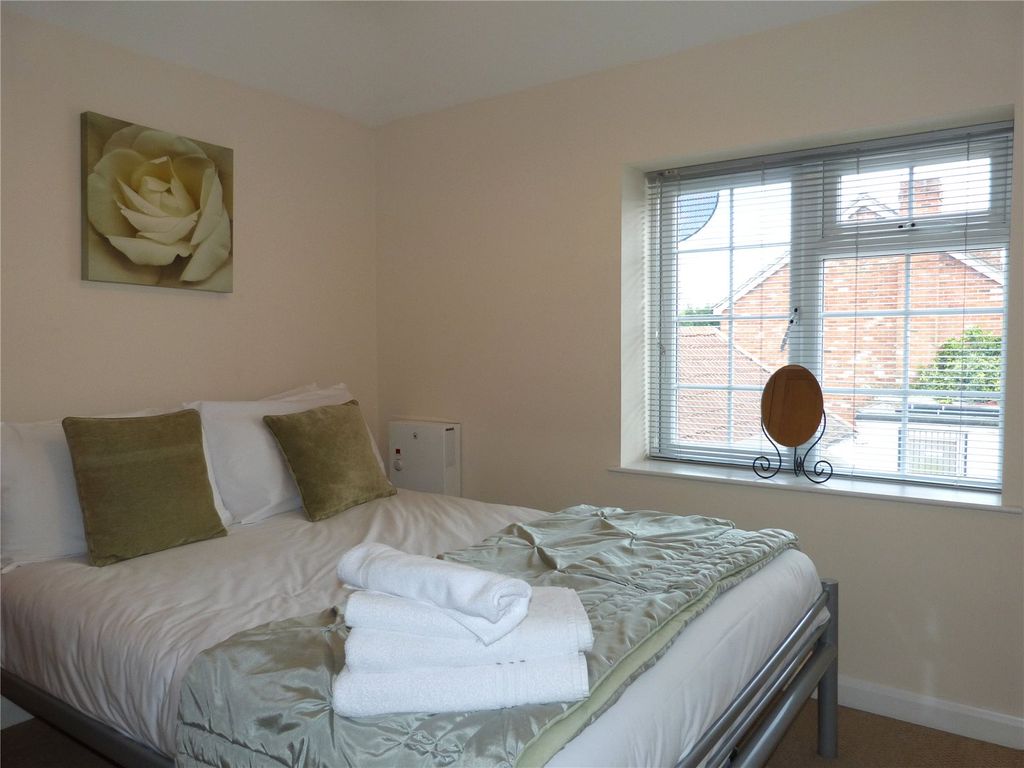 1 bed flat to rent in Eclipse House, Terrace Road South, Binfield, Bracknell RG42, £1,000 pcm