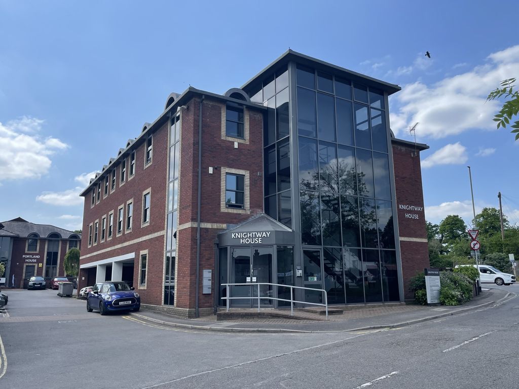 Office to let in Park Street, Bagshot GU19, £6,000 pa