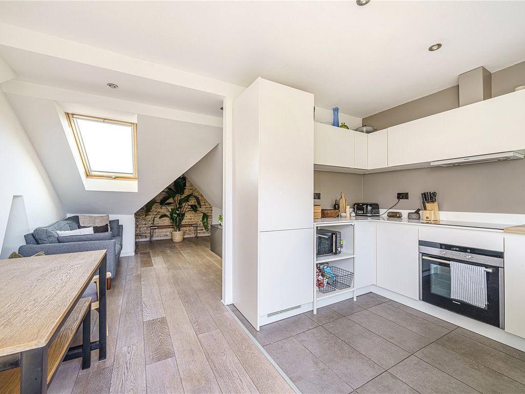 2 bed flat for sale in Bromar Road, Camberwell, London SE5, £460,000