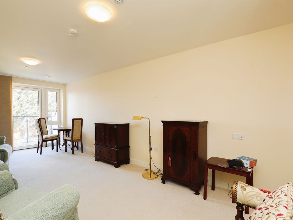2 bed flat for sale in Ilex Close, Llanishen, Cardiff CF14, £375,000
