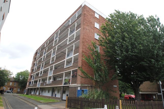 2 bed flat for sale in Ainsty Estate, London SE16, £425,000