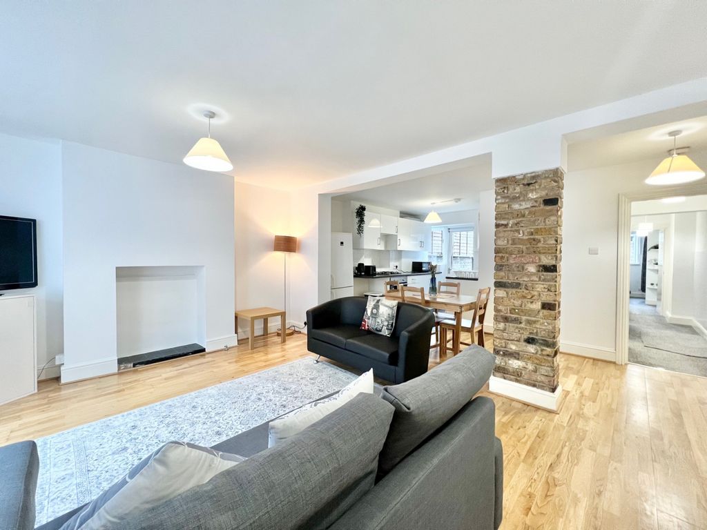 2 bed flat to rent in Fernhead Road, London W9, £3,999 pcm