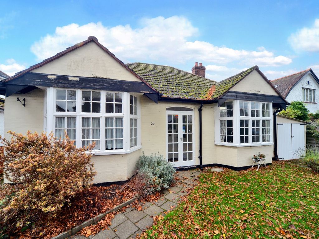 3 bed bungalow for sale in Meadowside Road, Cheam, Sutton SM2, £799,950