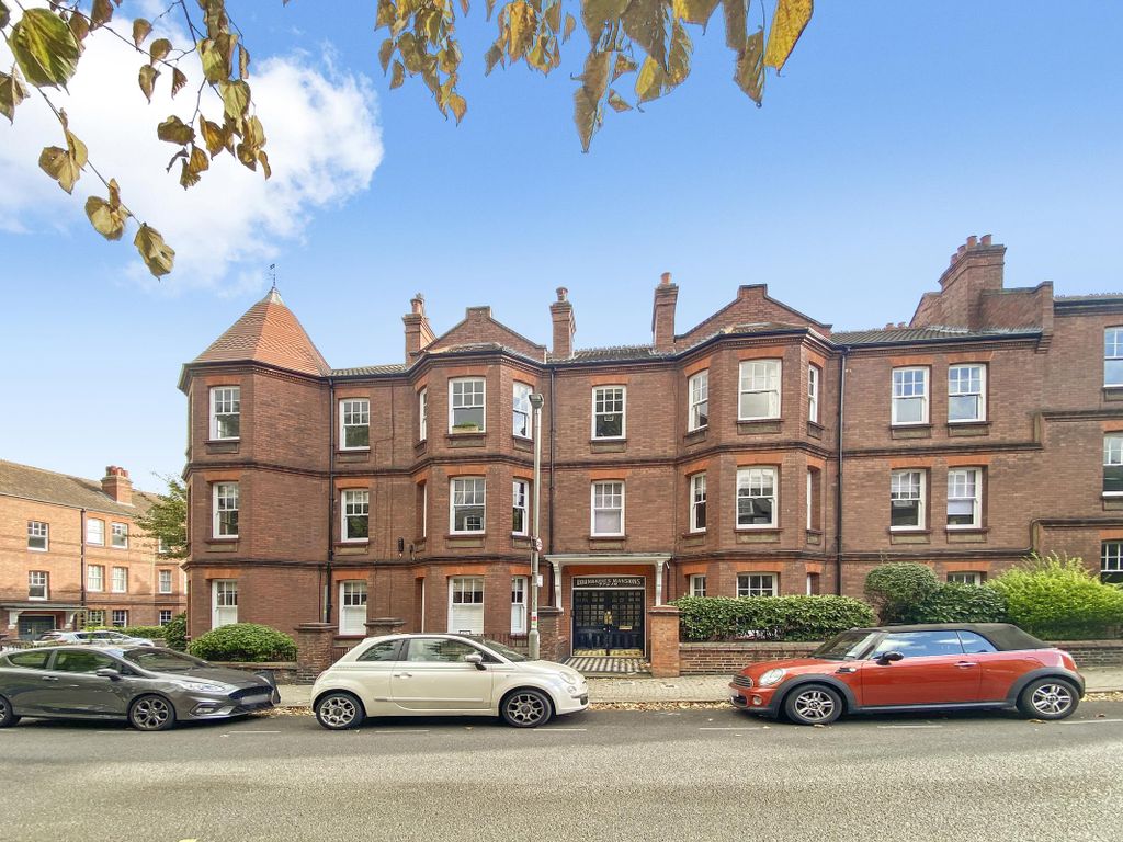 4 bed flat for sale in Boundaries Road, London SW12, £620,000