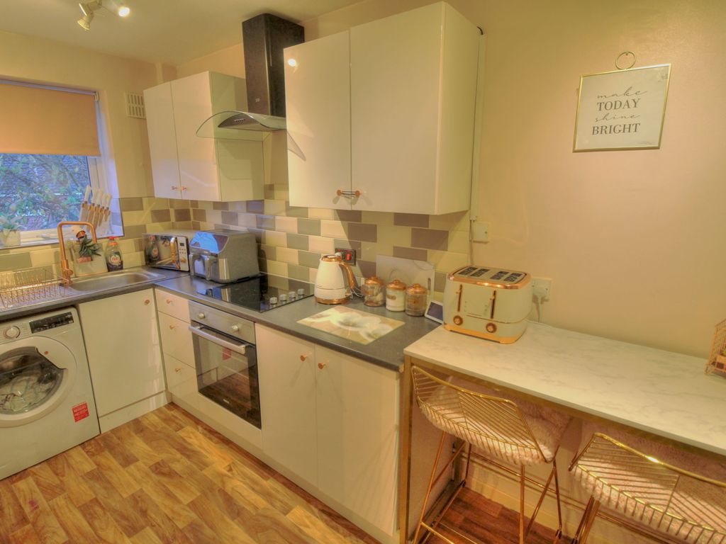 1 bed flat for sale in Bisell Way, Brierley Hill DY5, £27,500