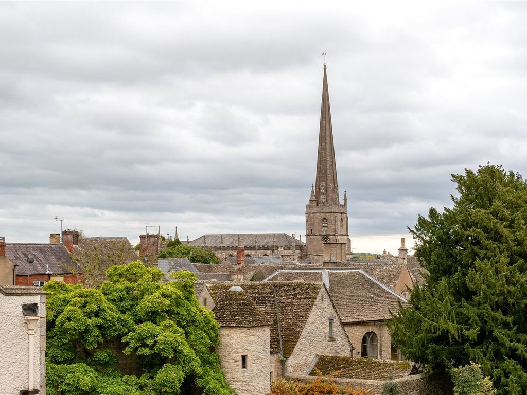 3 bed flat for sale in Long Street, Tetbury, Gloucestershire GL8, £400,000