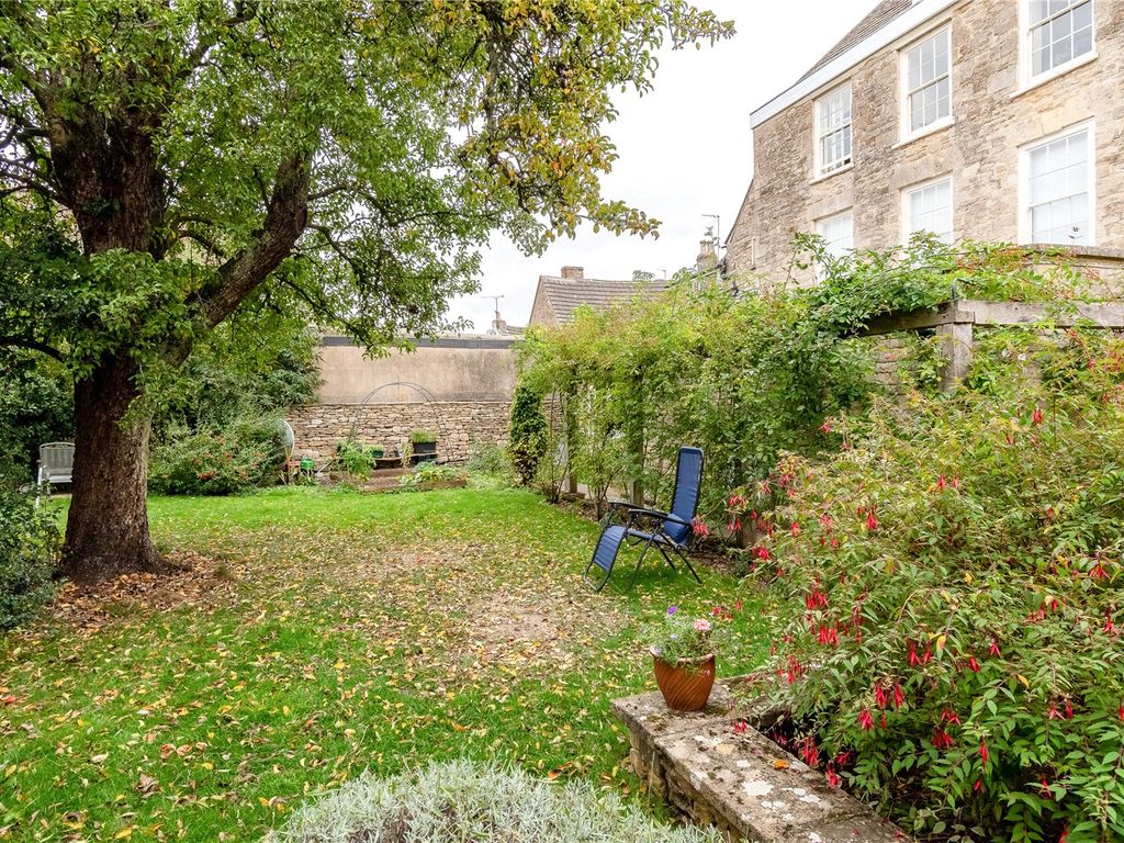 3 bed flat for sale in Long Street, Tetbury, Gloucestershire GL8, £400,000