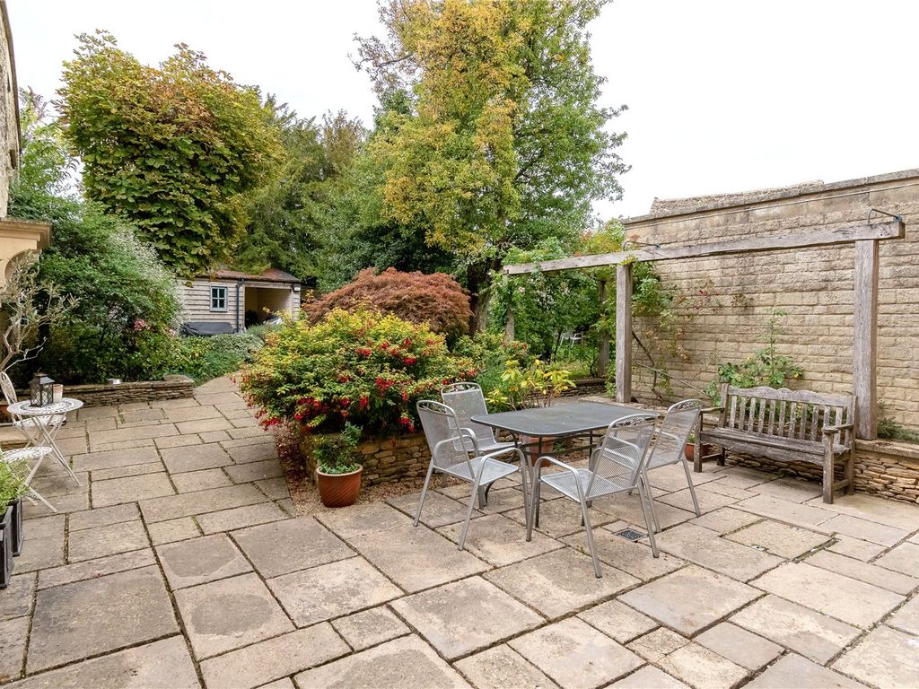 3 bed flat for sale in Long Street, Tetbury, Gloucestershire GL8, £400,000
