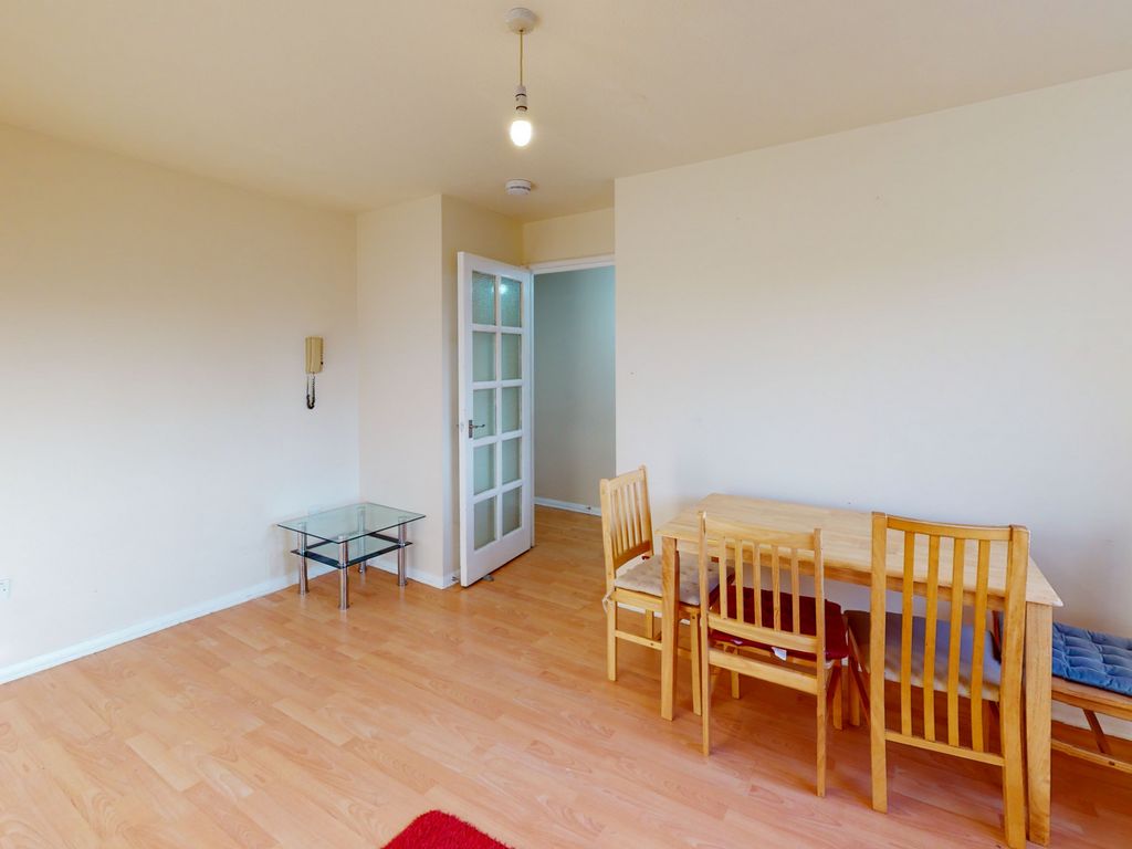 1 bed flat to rent in Plowmans Way, London N18, £1,200 pcm