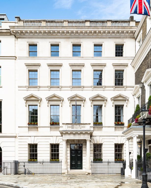 Office to let in 5 St James's Square, London, St James's SW1Y, £261,330 pa