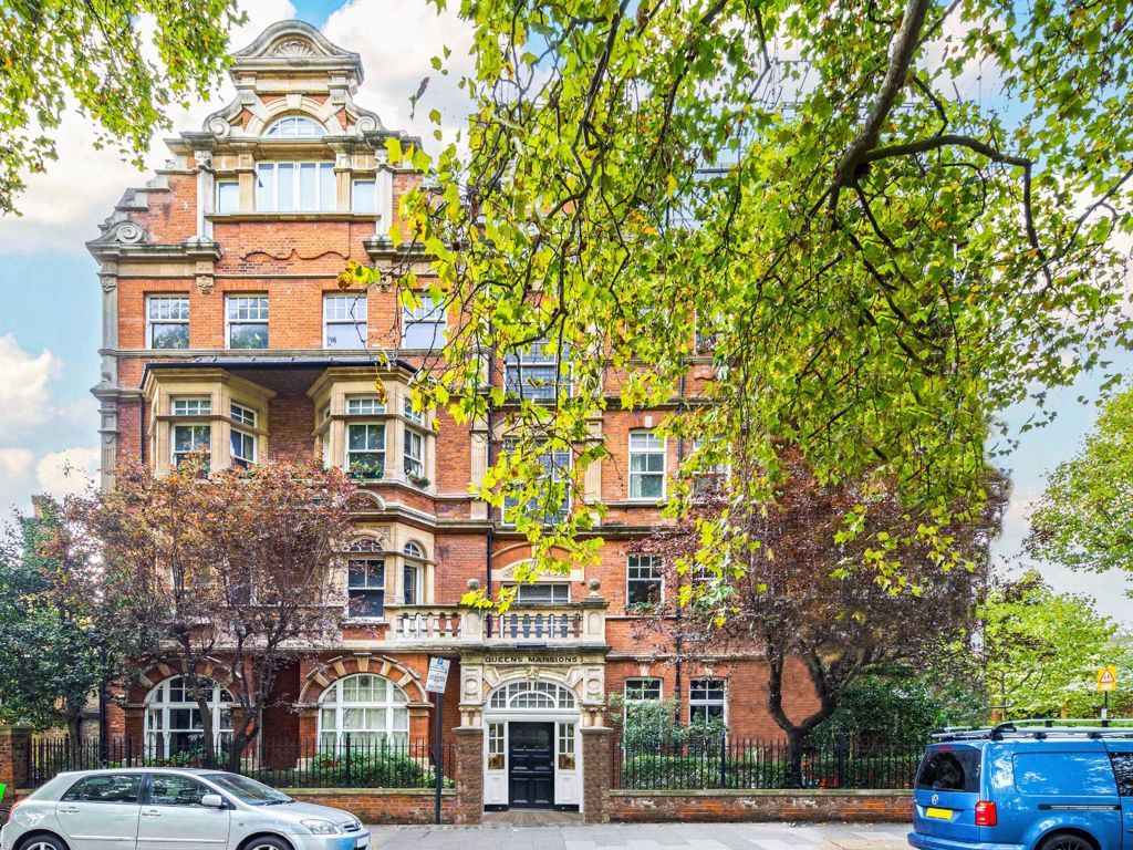2 bed flat for sale in Brook Green, London W6, £1,350,000