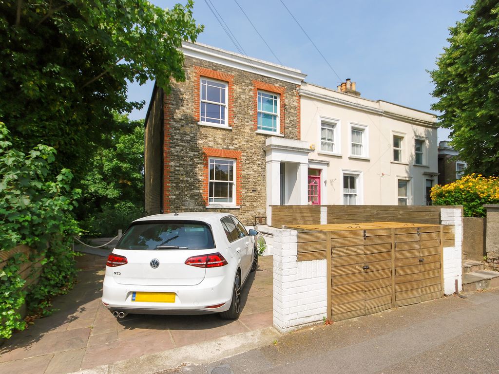 2 bed flat to rent in Lansdowne Lane, Charlton SE7, £2,000 pcm