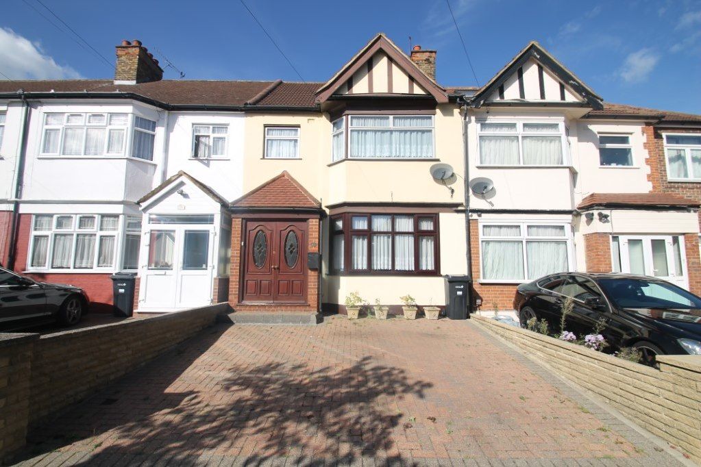 3 bed property for sale in Bawdsy Avenue, Newbury Park IG2, £600,000