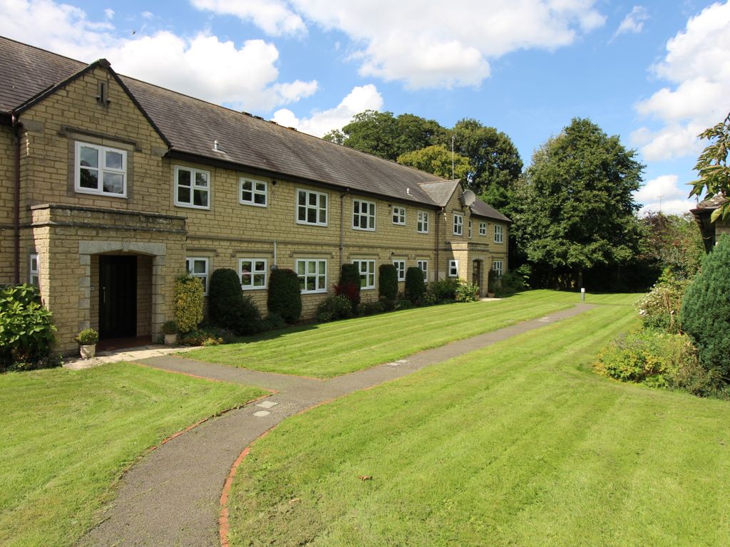 3 bed flat for sale in Shepard Way, Chipping Norton OX7, £349,995