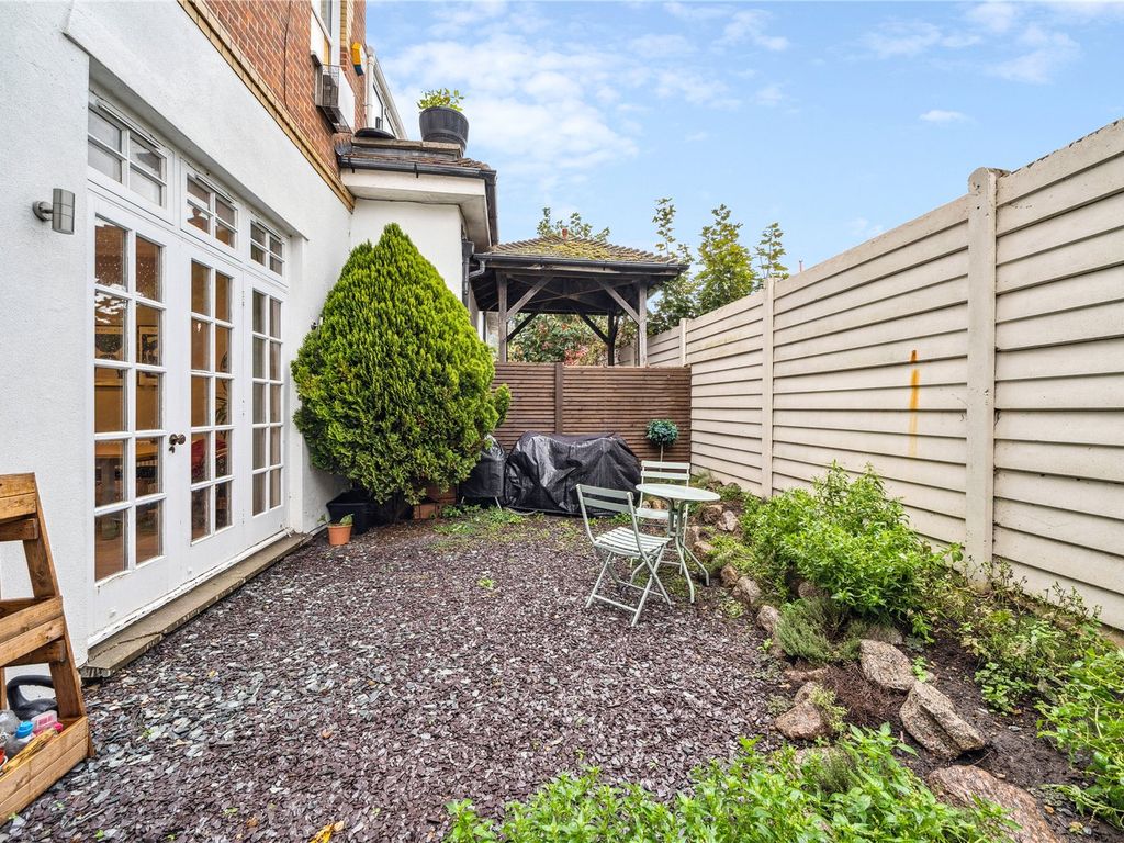 1 bed flat for sale in White Hart Lane, London SW13, £450,000