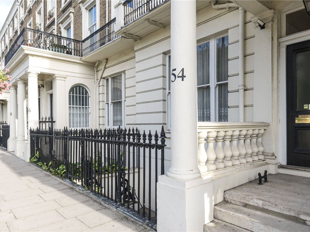 3 bed flat for sale in Gloucester Terrace, Bayswater W2, £1,375,000