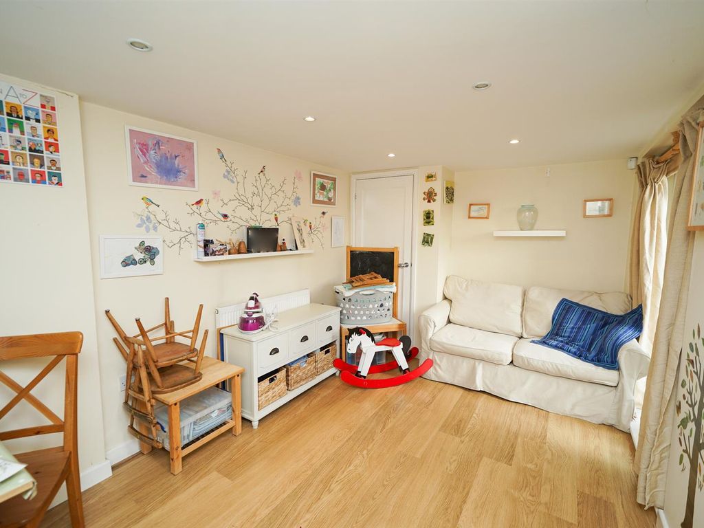 4 bed property for sale in Castle Hill Road, Totternhoe, Dunstable LU6, £500,000