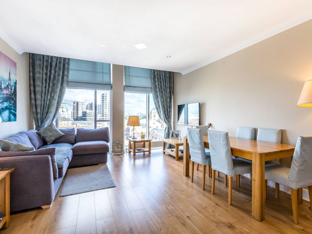 1 bed flat for sale in Trade Tower, Plantation Wharf, Battersea, London SW11, £385,000