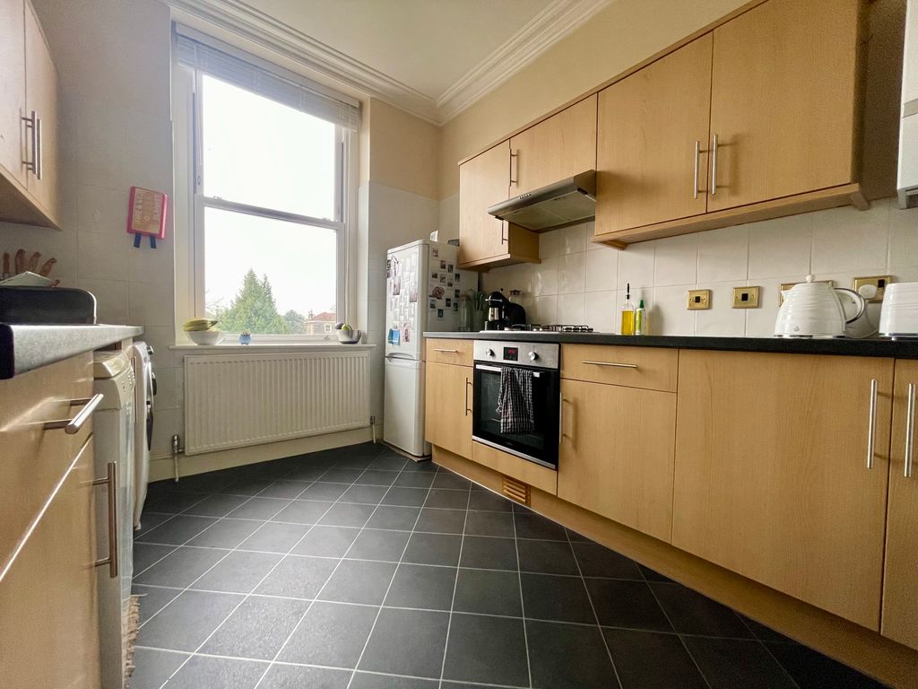 2 bed flat to rent in Downleaze, Stoke Bishop, Bristol BS9, £1,450 pcm