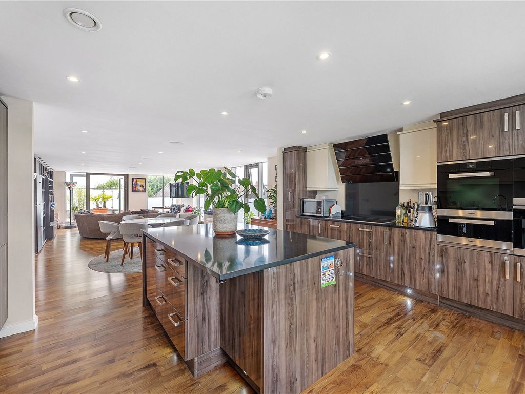 4 bed flat for sale in Dungannon House, London SW6, £1,895,000