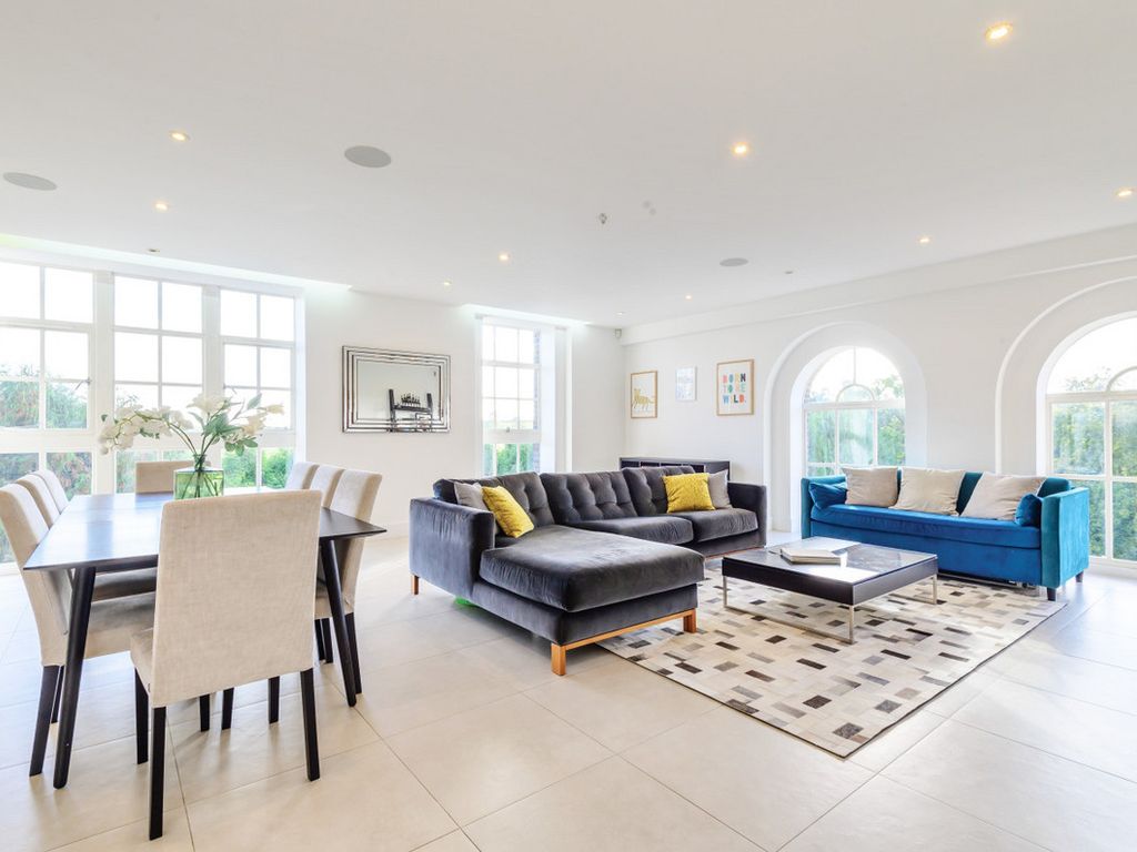 3 bed flat for sale in Hadley Road, Enfield EN2, £900,000