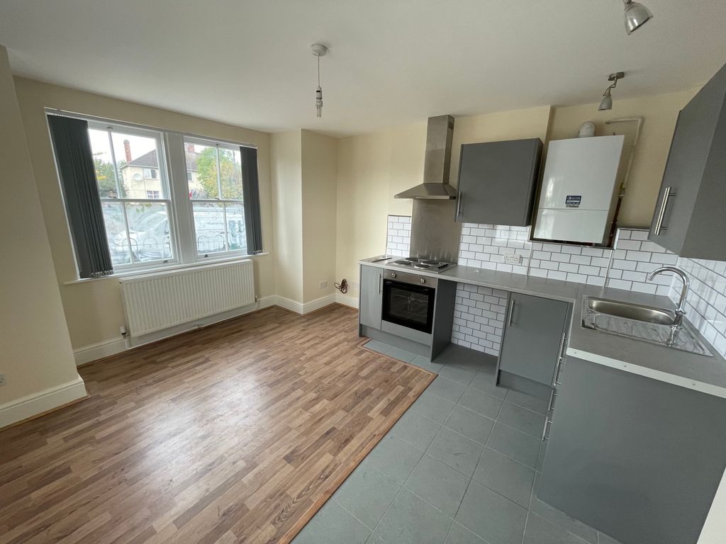 1 bed flat to rent in Narborough Road, Leicester LE3, £750 pcm