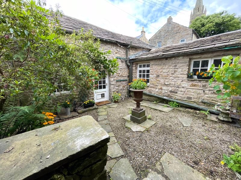 6 bed property for sale in Front Street, Alston CA9, £299,995