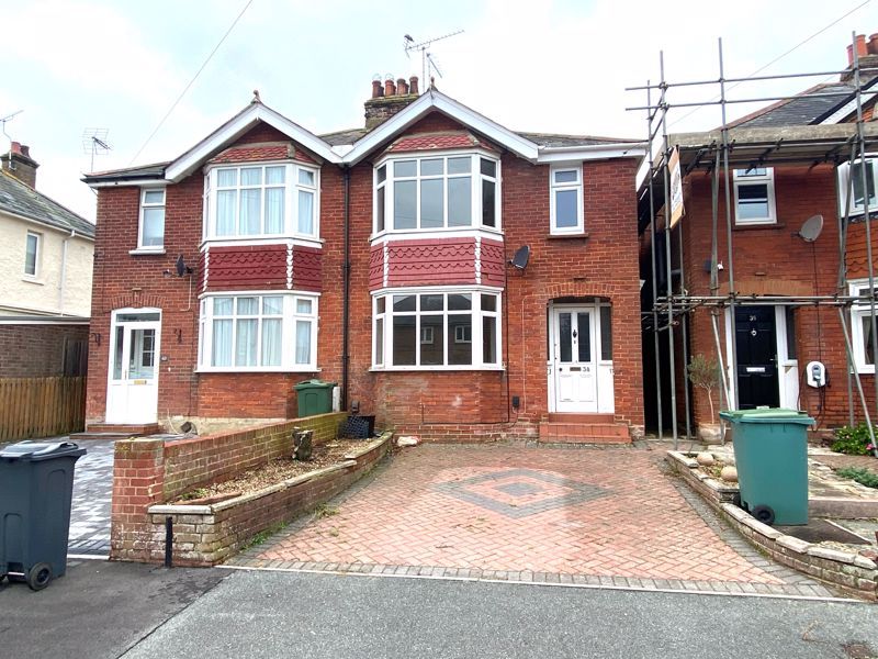 3 bed semi-detached house to rent in College Road, Newport PO30, £1,200 pcm